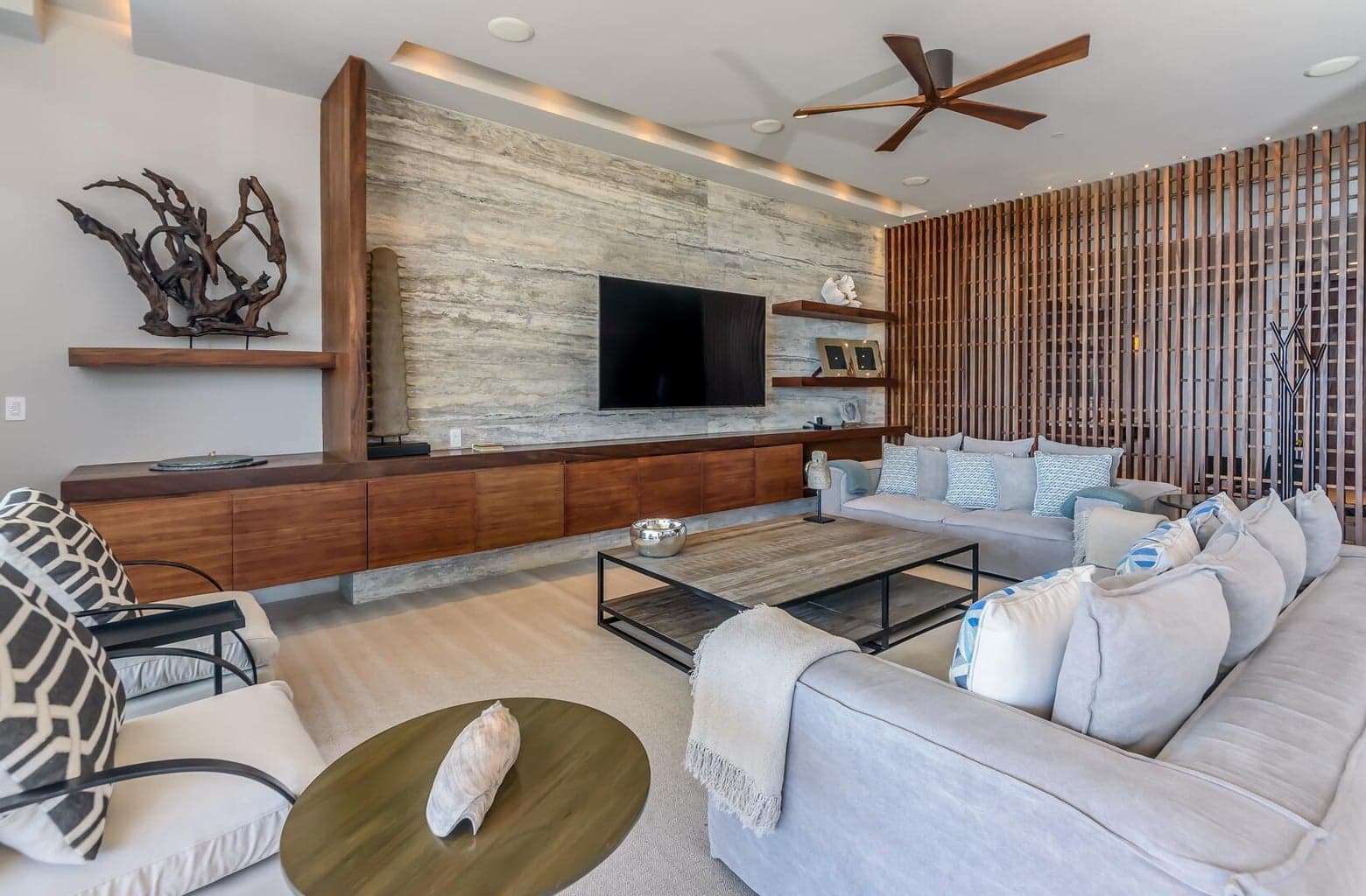 Solaz Penthouse 306