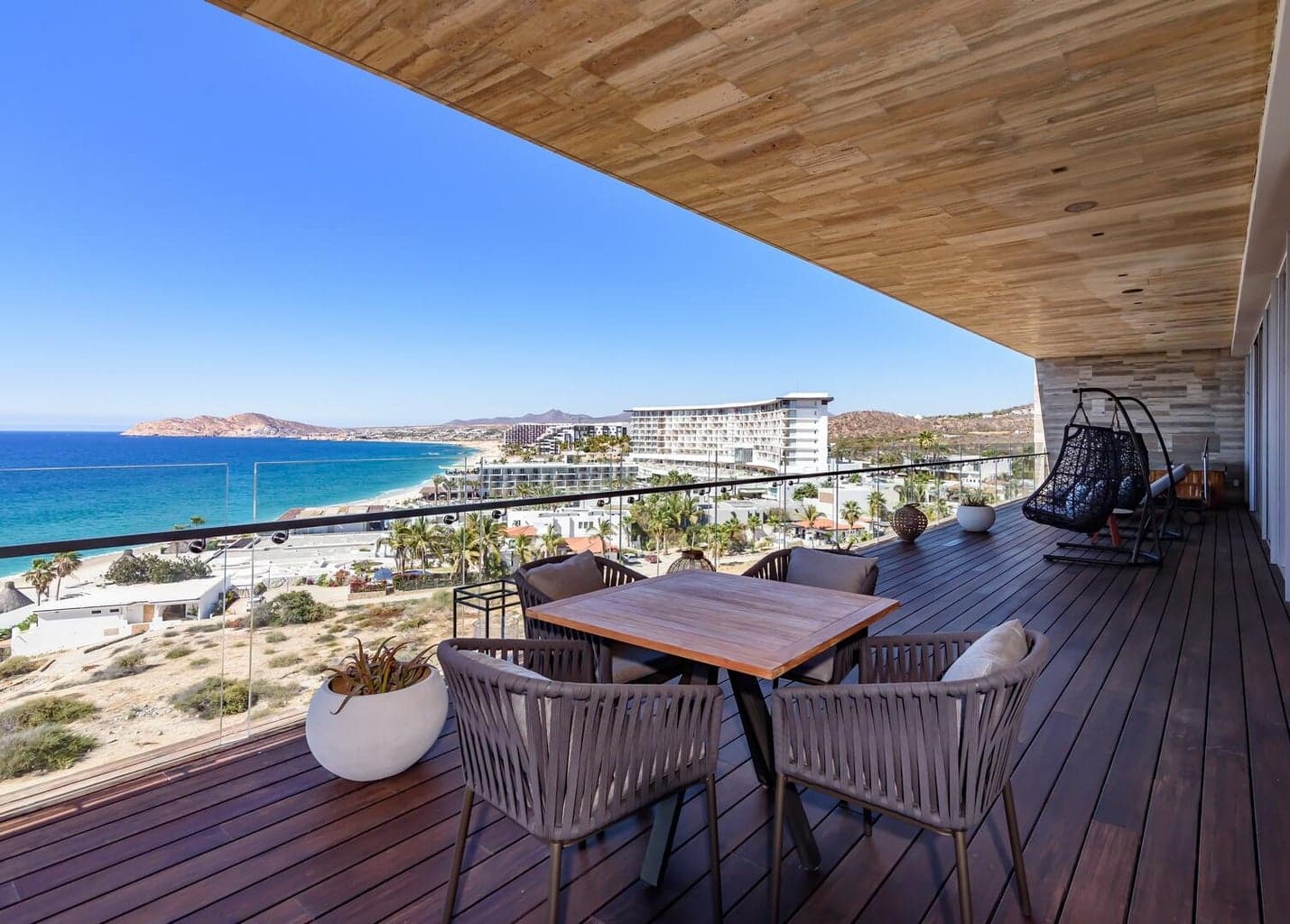 Solaz Penthouse 306 — view 4