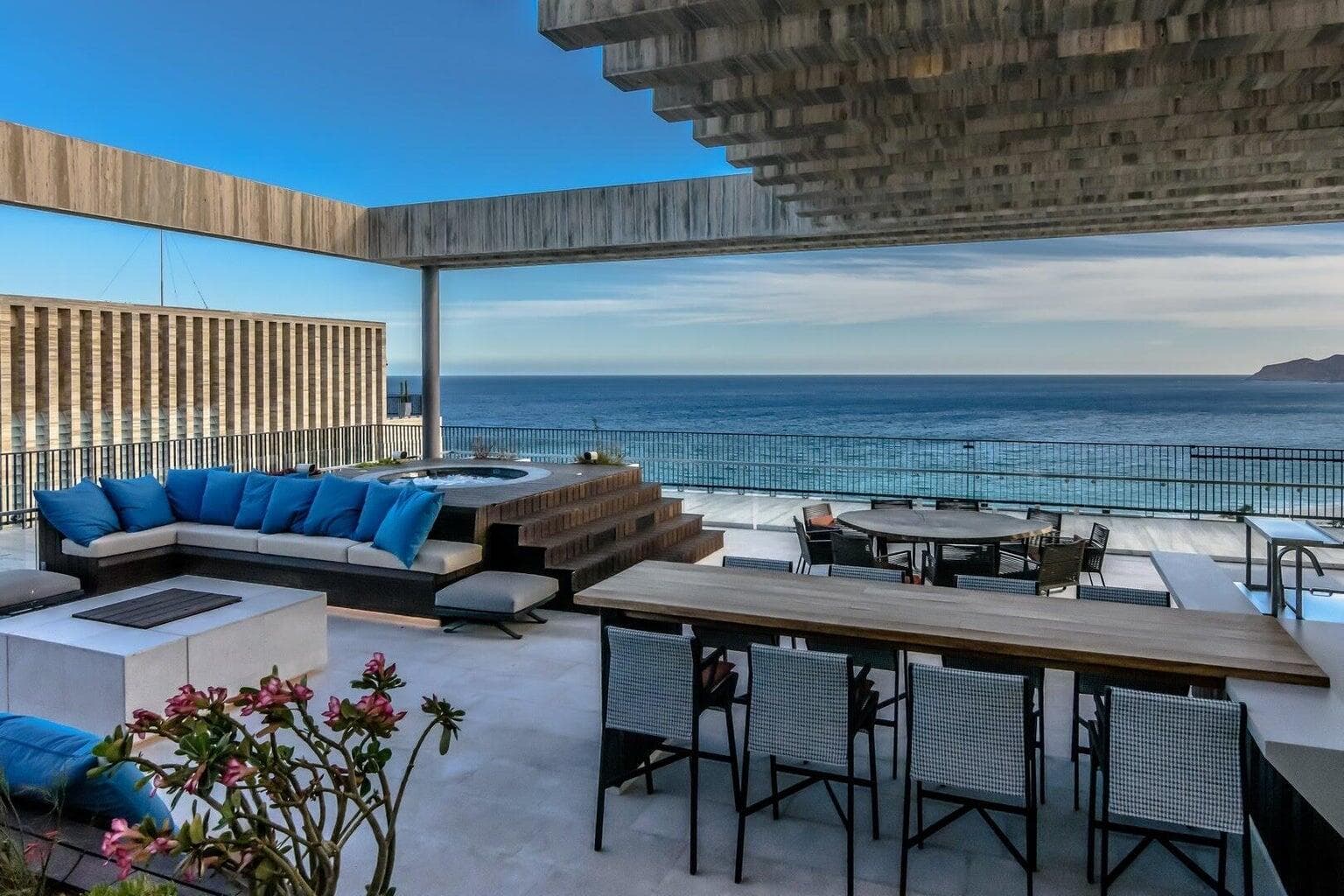 Solaz Penthouse 306 — view 5