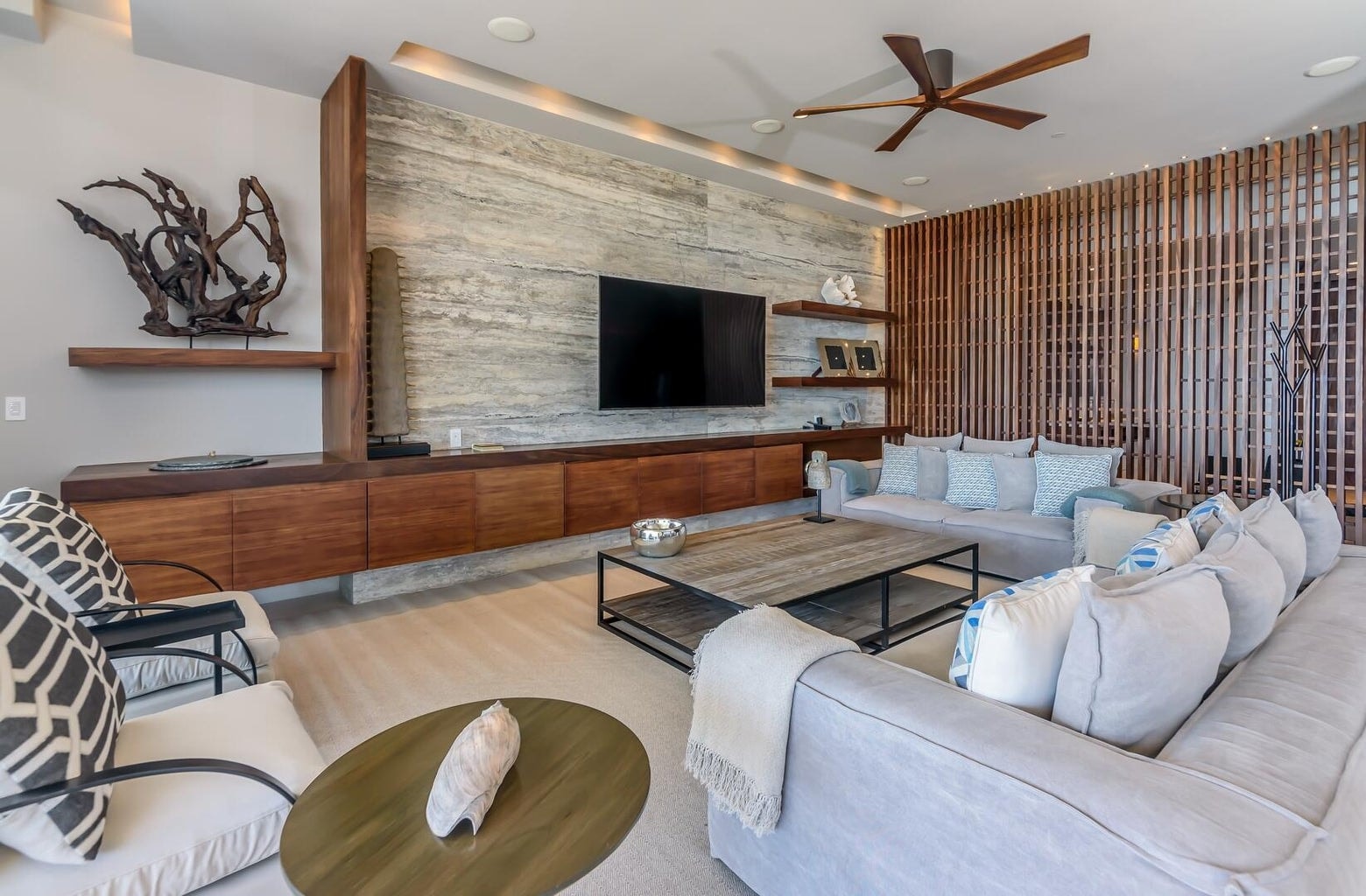 Solaz Penthouse 306